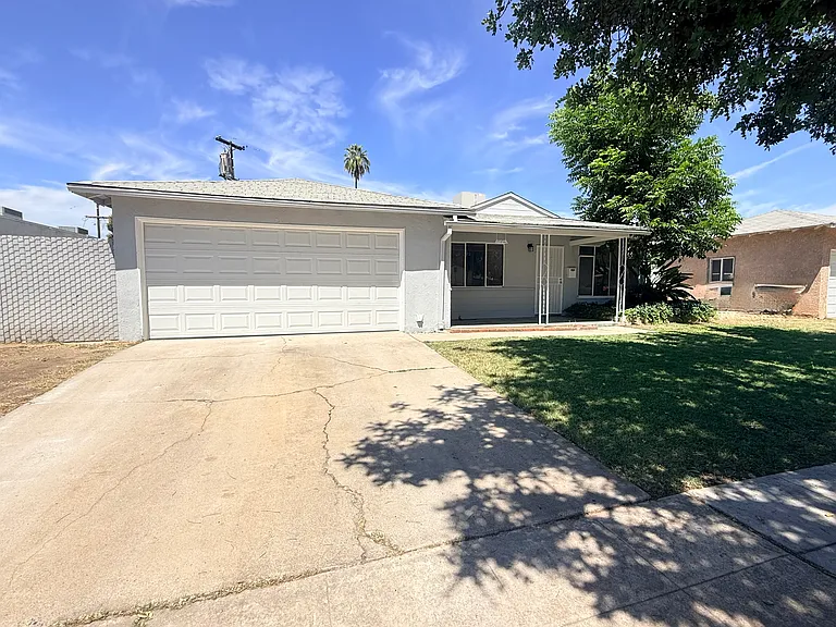 4641 N Fresno St — Photo 23