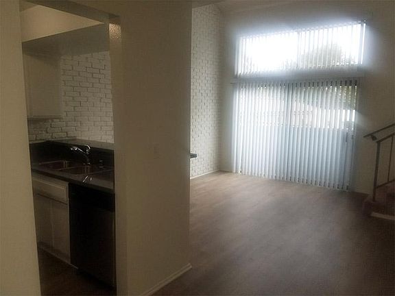 4th image of 4235 Whitsett Ave APT 204