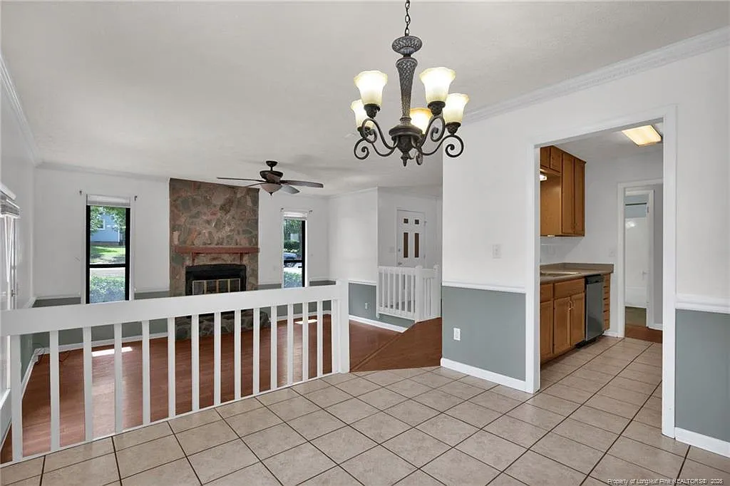 3 bed, 2.0 bath, 1244 sqft, $1,300 — Photo 4