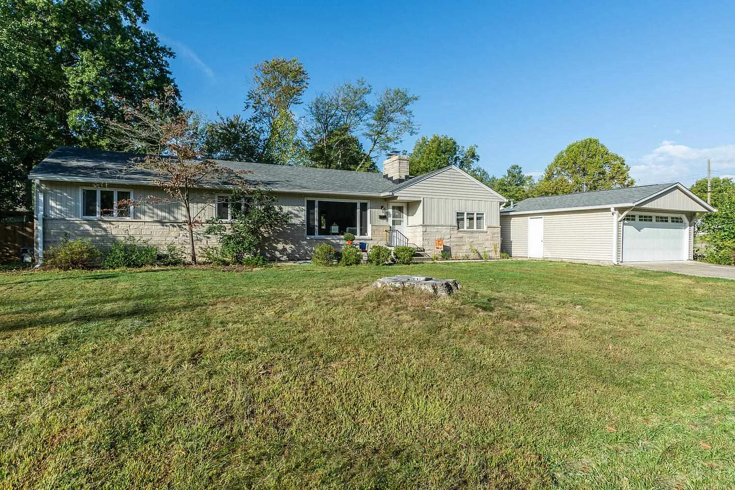 1708 E Circle Dr photo 1