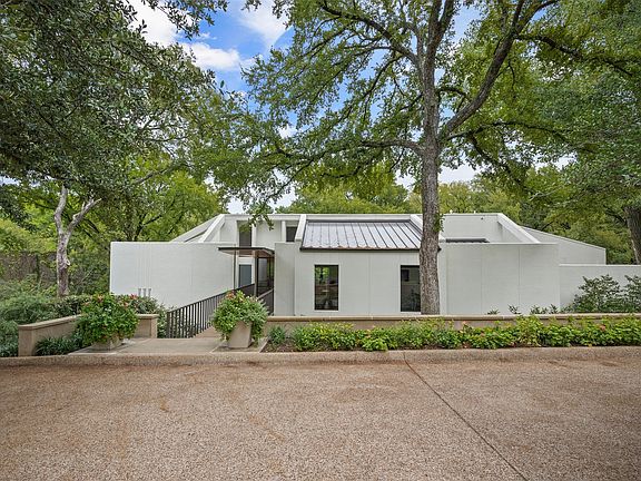 5th image of 2103 Indian Creek Dr