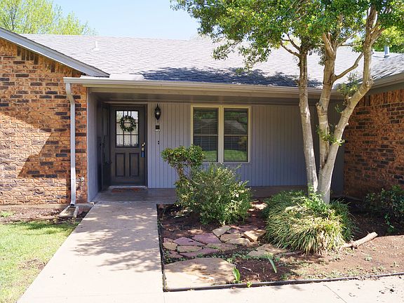 4th image of 2822 NE Heritage Ln