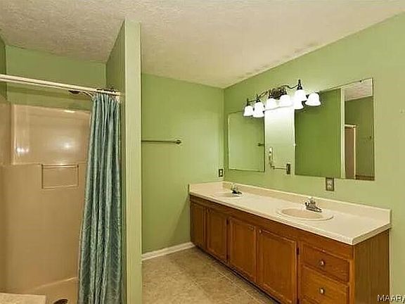 5th image of 816 Sweet Ridge Rd