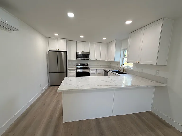 957 W 9th Ave — Photo 5