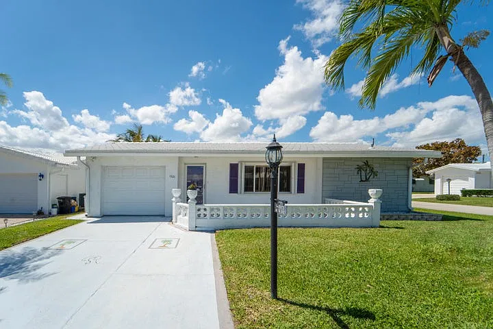1601 SW 18th St