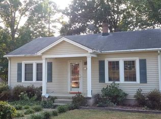 1229 10th St NE, Hickory, NC 28601