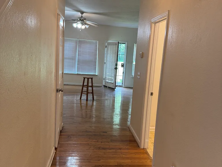 391 Brookview Dr — Photo 8