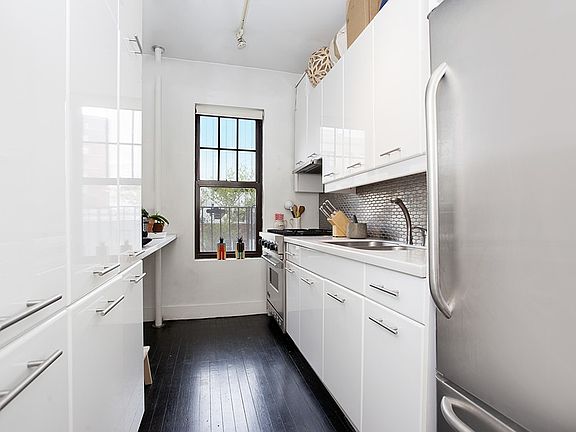4th image of 87 Barrow St APT 4A