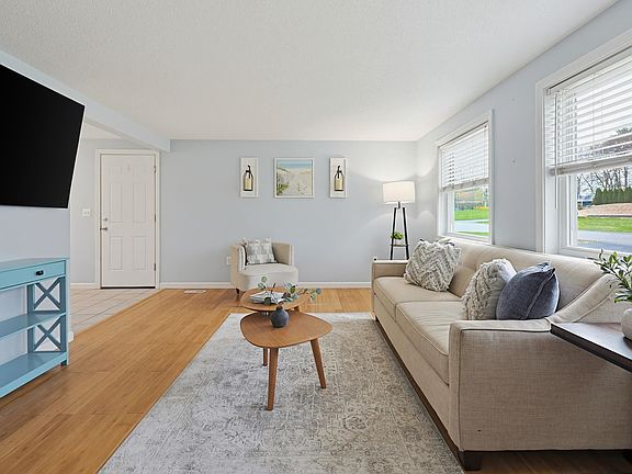 4th image of 34 Juniper Road #R