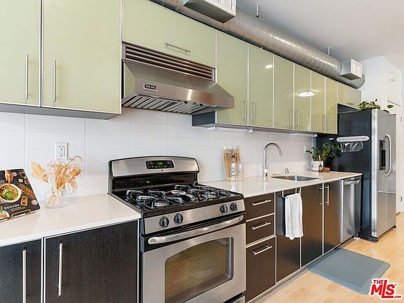 3rd image of 4215 Glencoe Ave #207