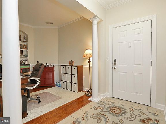 3rd image of 800 Edelen Station Pl APT 205