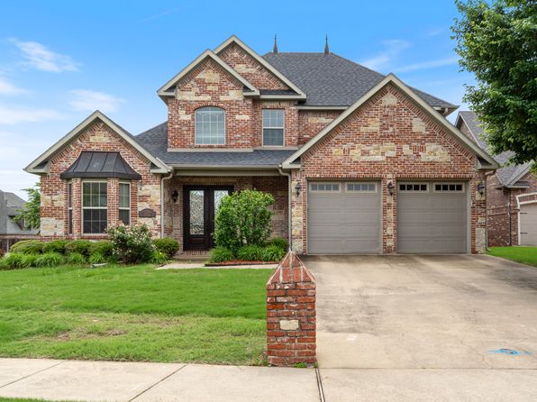 1508 NE Greenbrier Ct