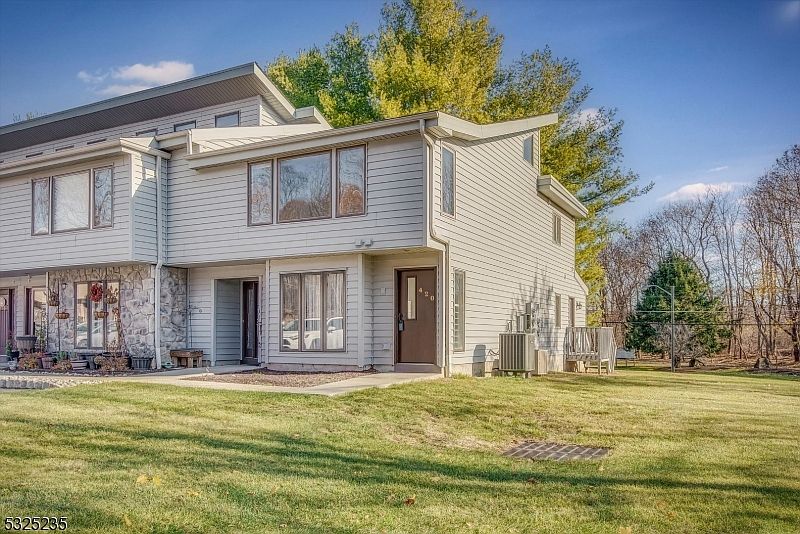 1st image of 420 Iroquois Ct
