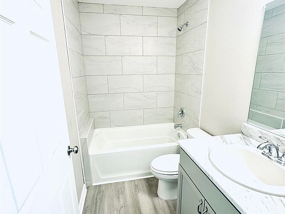 5th image of 555 Williams St