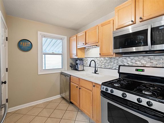 5th image of 1350 Fairmount Ct