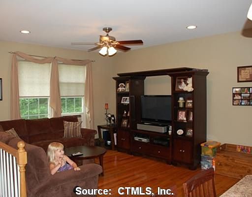 4th image of 51 Sullivan Rd