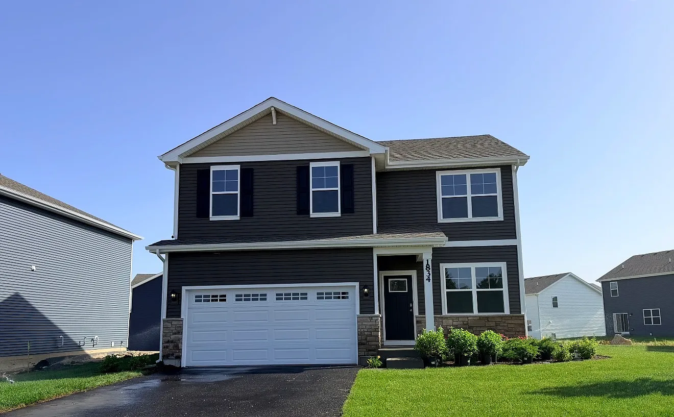 5 bed, 2.5 bath, 2051 sqft, $4,200 — Photo 1