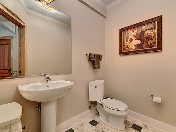 Front 1/2 Bath
