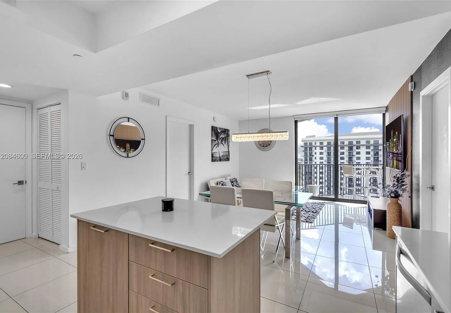 5252 Paseo Condo — Photo 3