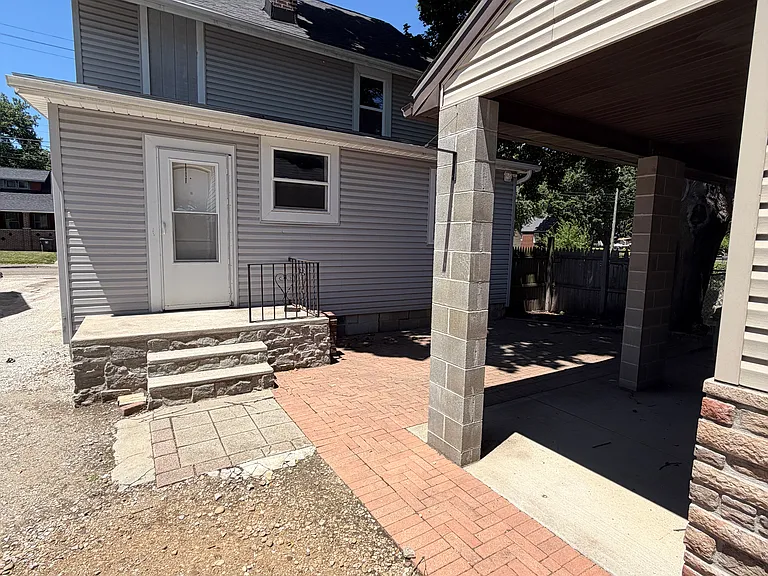 1744 Maple Ave NE — Photo 12