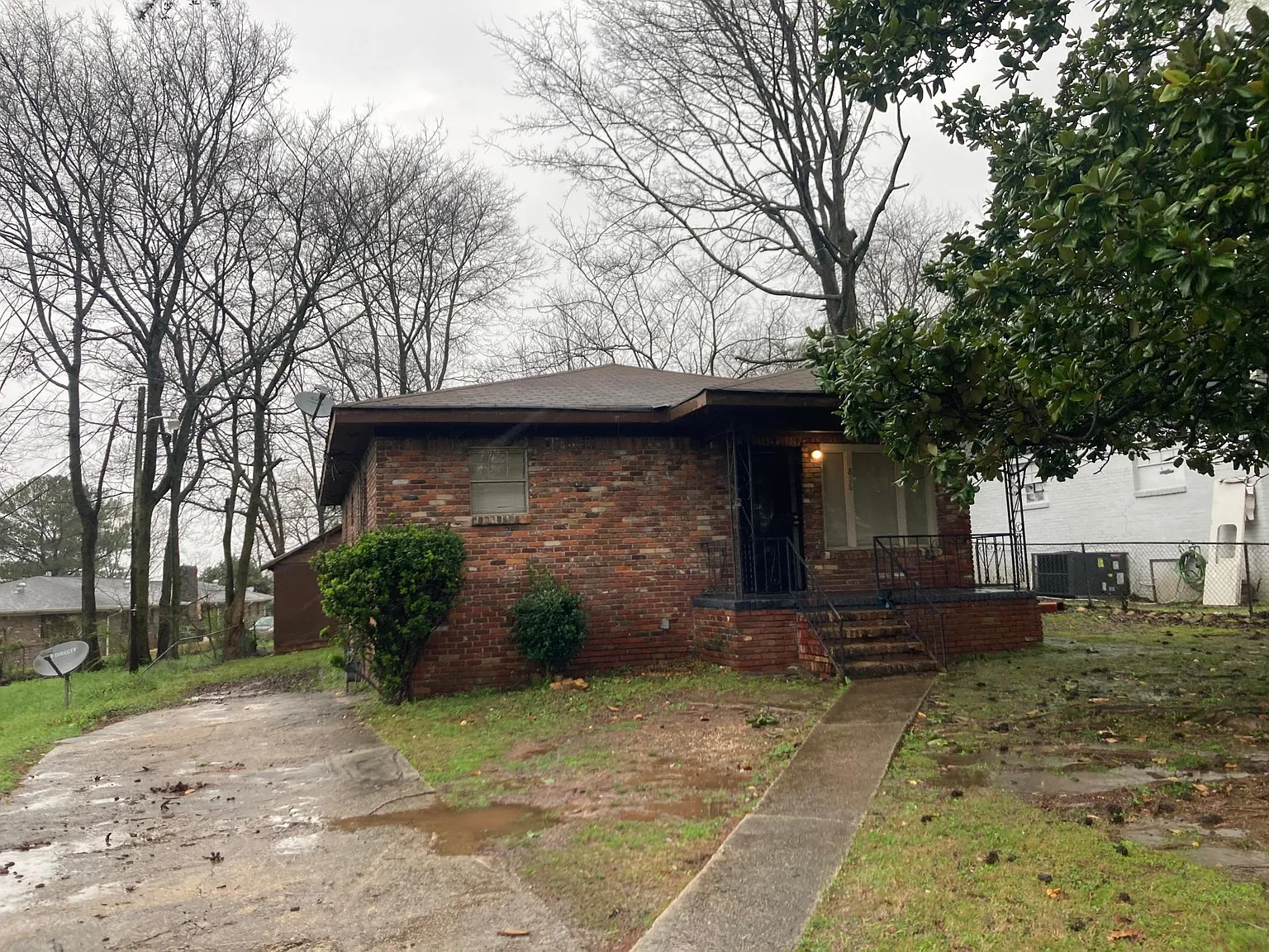 3 bed, 1300 sqft, $1,000 — Photo 2