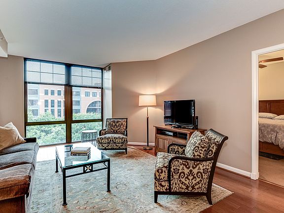 5th image of 1021 N Garfield St APT 431