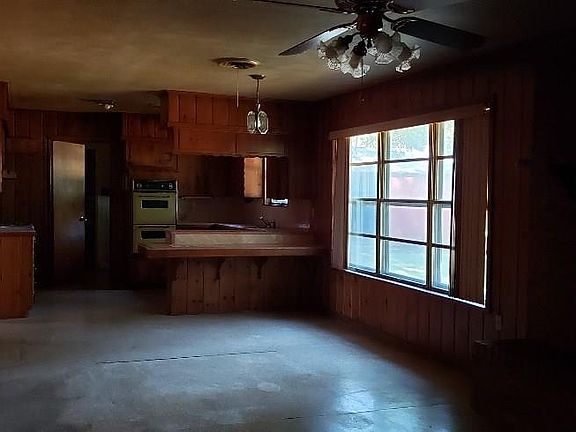 4th image of 1001 E Elm St