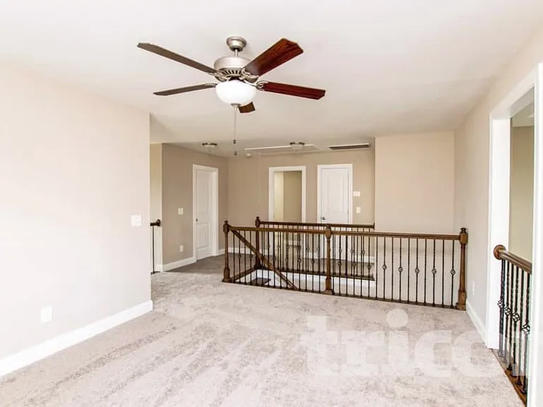 1509 Burrows Ave — Photo 5