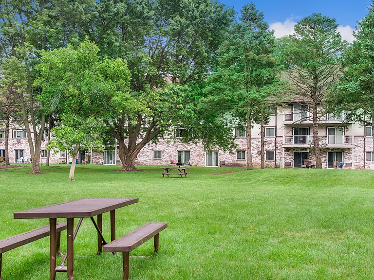 Valley View Scenic Community Courtyard
