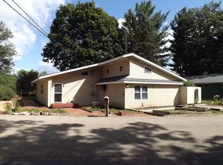 1120 White Rock Dr, Dixon, IL 61021