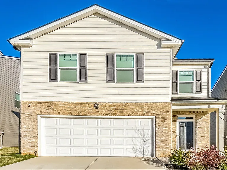 44 Silver Birch Pass — Photo 1