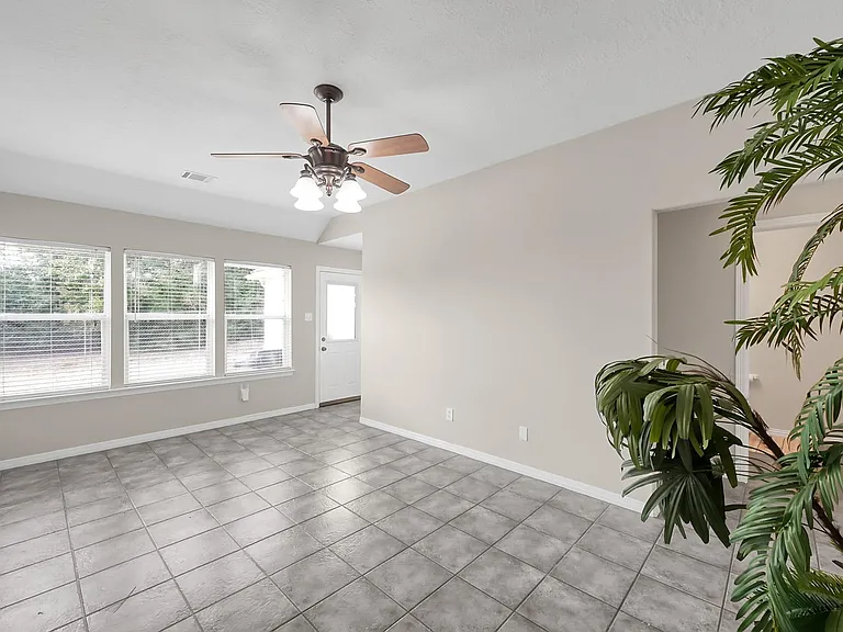 12102 Mustang Ave — Photo 7
