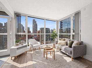 1068 Hornby St #1807, Vancouver, BC V6Z 2Y7