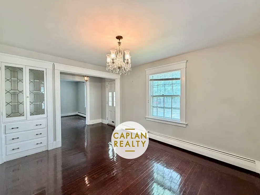 3 bed, 1.5 bath, 1440 sqft, $3,500 — Photo 2