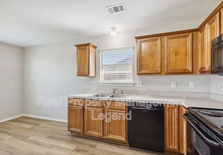 110 Magnolia St — Photo 10