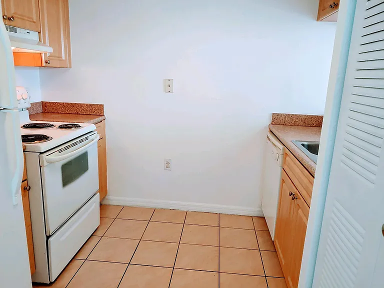 102 SW 6th Ave #610 — Photo 12