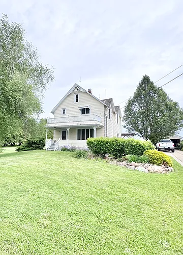 1016 Pleasant St Photo 1