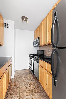 5th image of 301 E 79th St APT 30R