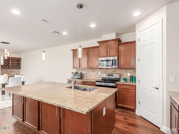 4th image of 8995 W NICOLET Avenue