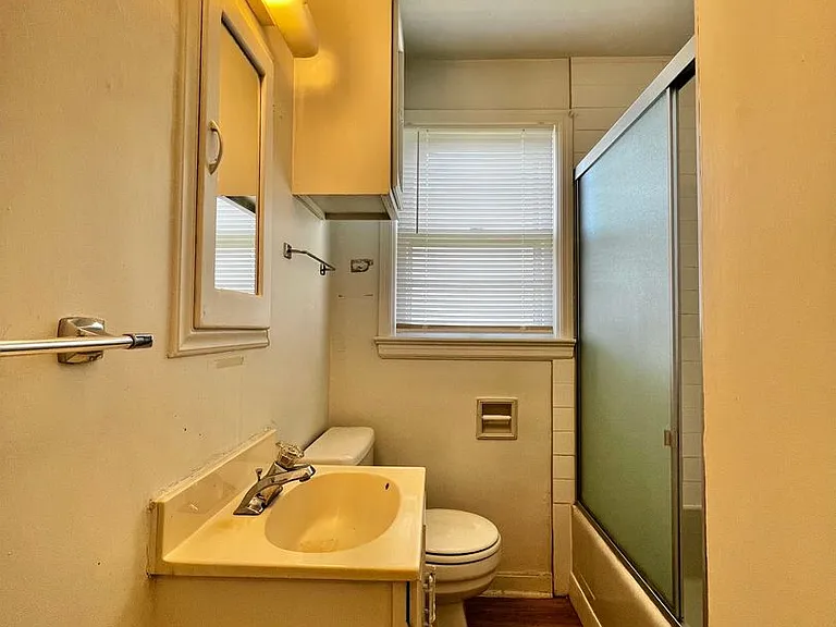 2228 10th Ave — Photo 6