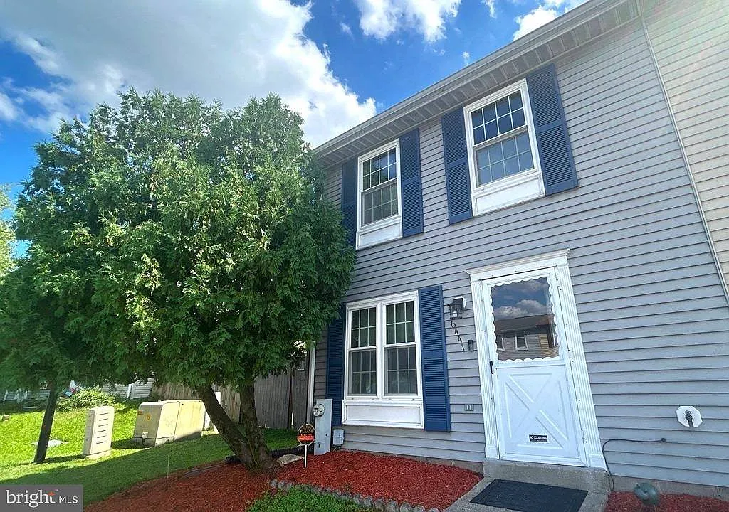 3 bed, 1116 sqft, $2,340 — Photo 1