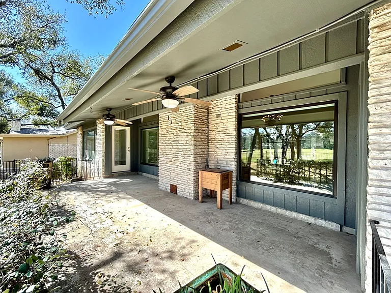 9108 Balcones Club Dr — Photo 23