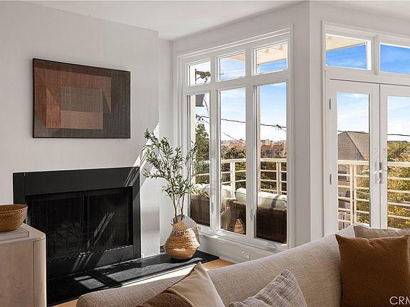 2nd image of 3019 3rd St Unit 202