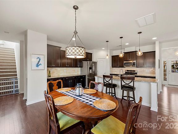 4th image of 5932 Gilchrist Cir