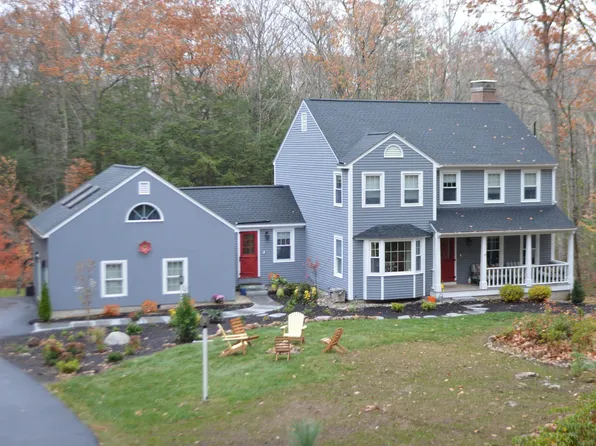 17 Oriole Drive, Bedford, NH 03110