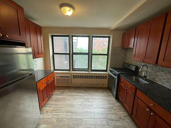 4th image of 35-31 Leverich St #510