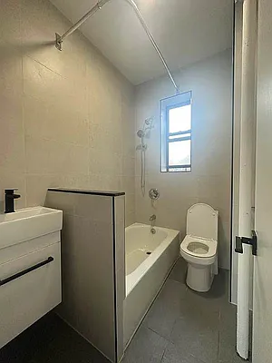 Bathroom, photo 1