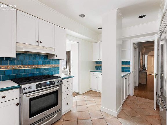 5th image of 131 E 69th St #3A