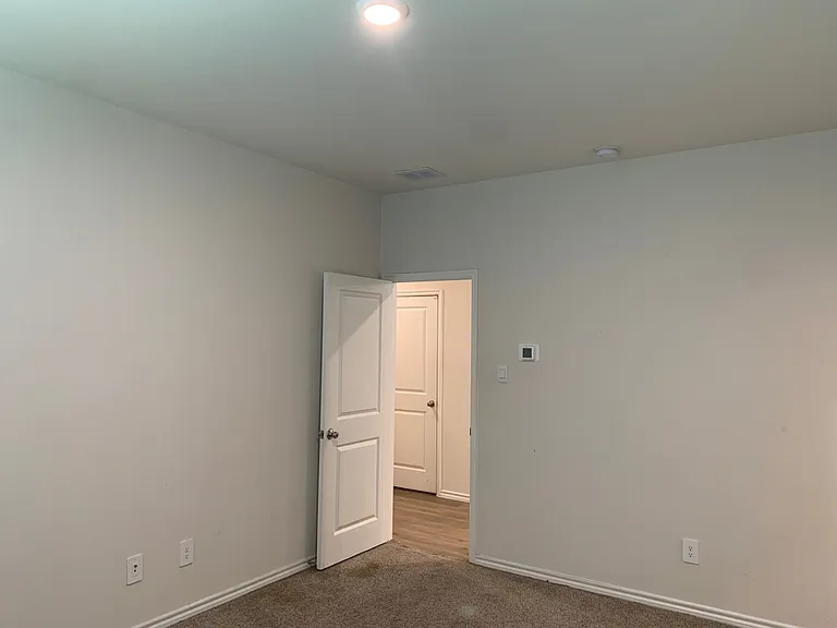 240 Boxwood Dr — Photo 9