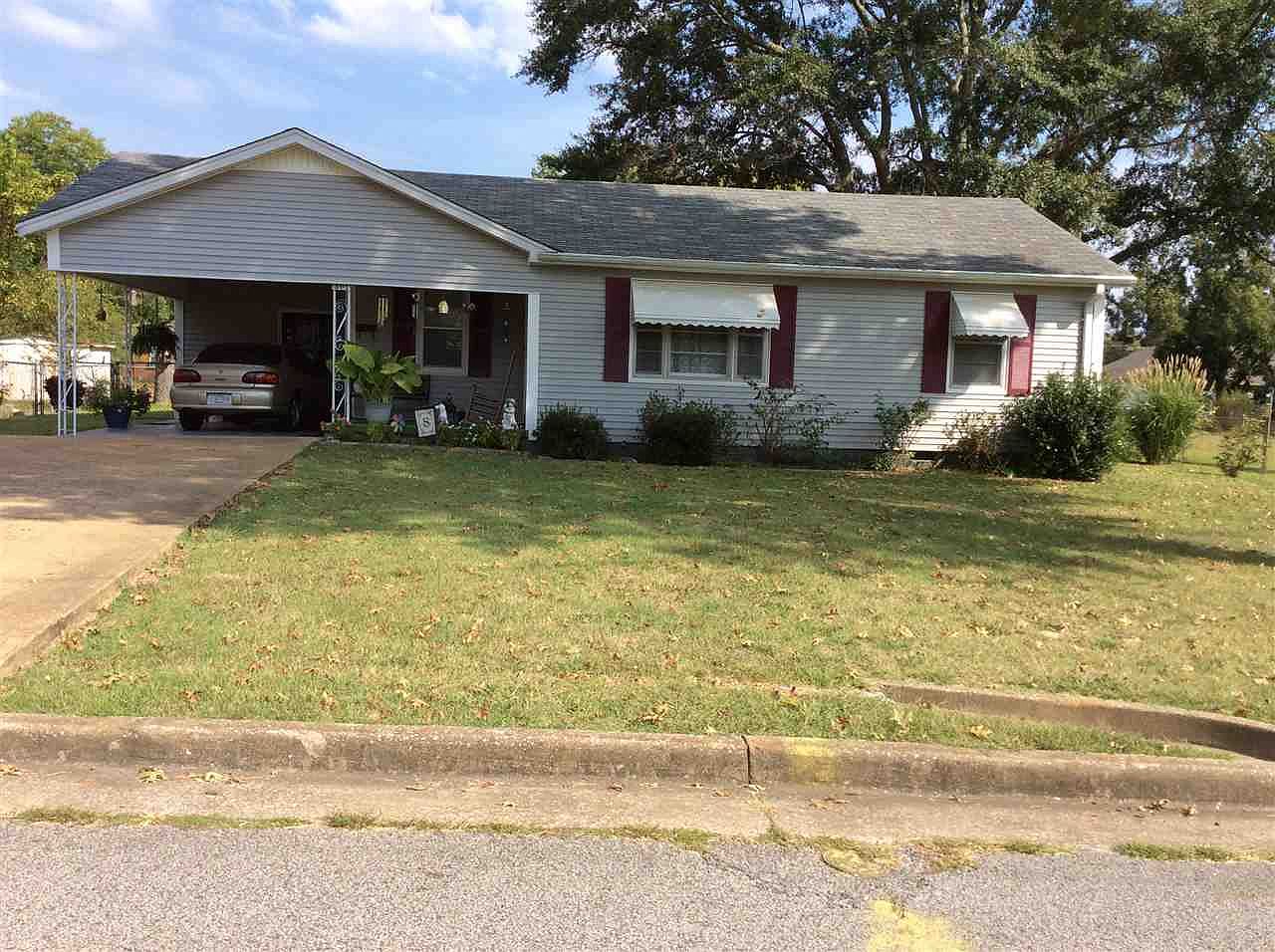 301 4th St, Henderson, TN 38340 Zillow